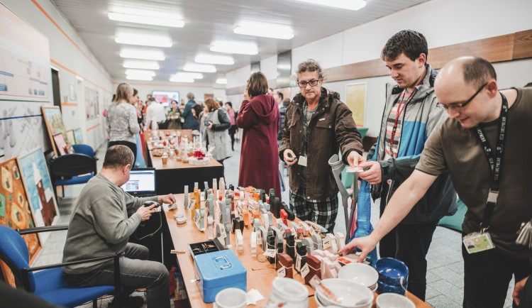 O výrobky chráněných dílen je mezi zaměstnanci elektrárny tradičně velký zájem
