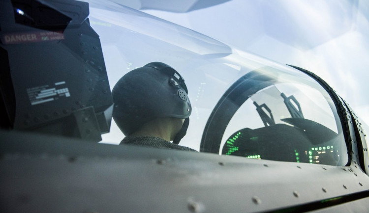 Za kokpitem zakázaného Boeingu nebo americké stíhačky. Brněnské simulátory nabízí unikátní zážitek