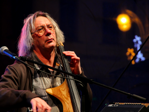 Ivan Hlas nešetřil na budějckém náměstí úsměvy