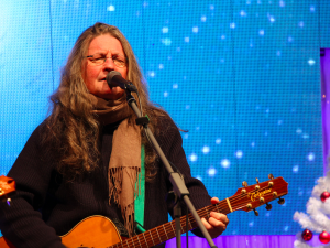 Ivan Hlas nešetřil na budějckém náměstí úsměvy