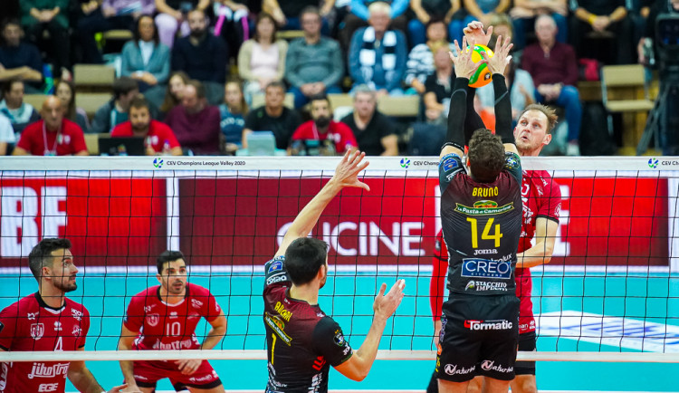 FOTO: Jihostroj sebral nejlepšímu klubu světa set