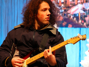 Flaškinet to na budějckém náměstí rozparádili na kytaru a flašky