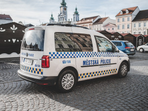 Neděli bez aut na budějckém náměstí někteří řidiči nerespektují, odtahová služba už odtáhla přes dvacet aut