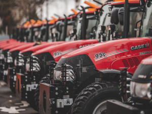 Silničáři převzali novou techniku, na zimu mají připraveno přes 90 tisíc tun posypového materiálu