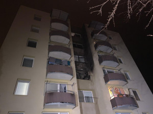 Ve Strakonicích hořel byt, vrtulník do nemocnice transportoval jednu zraněnou osobu