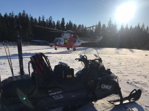 Na Lipně se zranil lyžař z Německa, letěl pro něj vrtulník