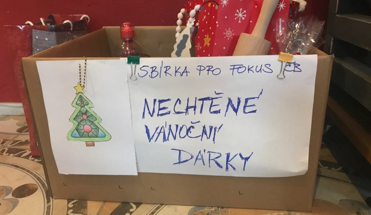 Foto G. Chmelařová Sbírka nechtěných vánočn ich darku 2