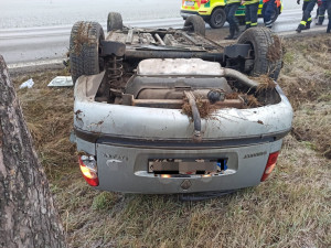 Při ranní nehodě na Strakonicku se zranila řidička
