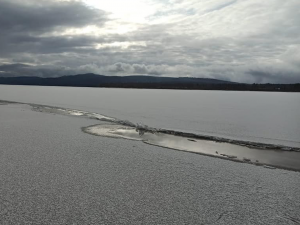 Kvalita ledu v Dolní Vltavici klame, vstup na vodní plochu je nebezpečný