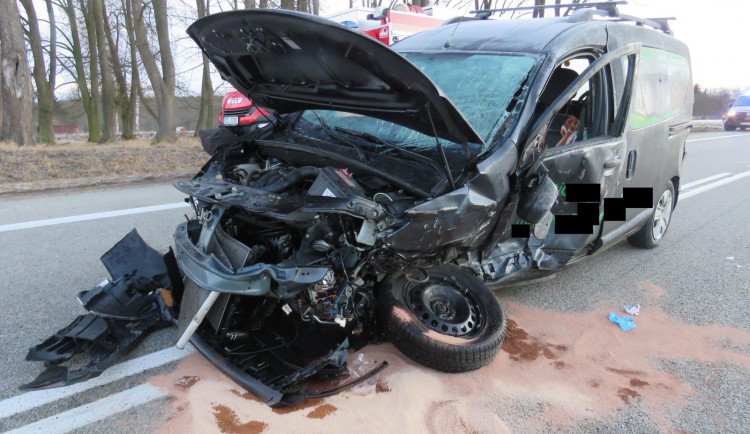 Nehoda dvou osobních aut uzavřela silnici u Stráže nad Nežárkou