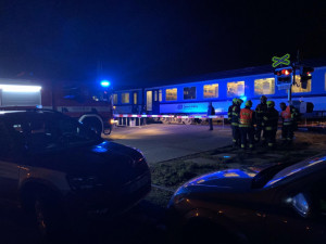 Do opilého muže na Strakonicku narazil vlak, vyvázl bez vážnějšího zranění