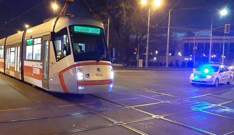 Řidič šaliny dnes ráno na Moraváku přehlédl cyklistu, senior na kole utrpěl středně těžká zranění
