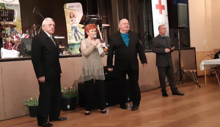 SOUTĚŽ: Na březnovém plesu dárců krve vystoupí Dalibor Janda