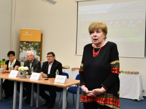 Hejtmanka Stráská a její náměstek Hroch gratulovali mladým sportovcům k zisku 34 cenných kovů ze zimní olympiády