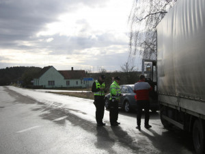 Policisté se zaměřili na telefonování za jízdy
