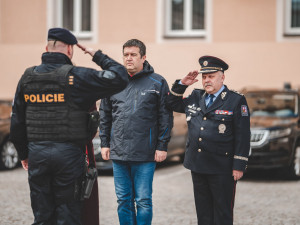 Jihočeští policisté mají nová auta, hlídky po předání hned vyrazily do terénu