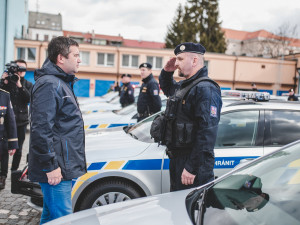 Jihočeští policisté mají nová auta, hlídky po předání hned vyrazily do terénu
