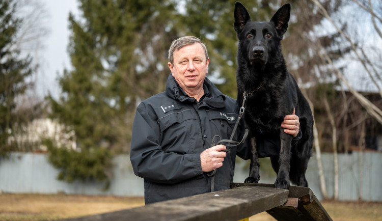 (NE)OBYČEJNÍ: Pes pozná, jestli hledá pohřešovaného nebo lumpa, říká bývalý policejní psovod Jiří Dupal