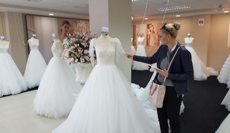 Alena Nosková ze Studia Avalon: Ke svým svatebním šatům musí mít nevěsta důvěru