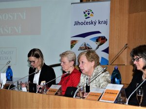 Vítězi I. ročníku soutěže pro firmy, které zohledňují zaměstnávání lidí ve věku 55+, jsou Centrum sociálních služeb Emausy, Dansen a Rohde & Schwarz