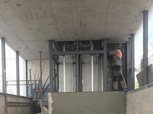 Výtahy u hřbitova vyřeší riskantní přecházení přes hlavní silnici