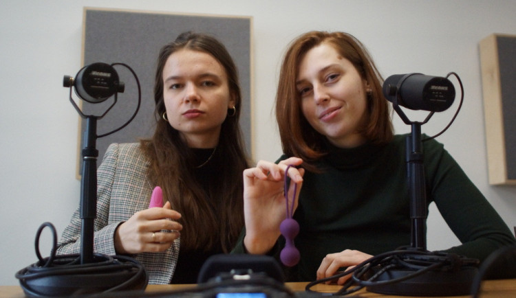 Zuzana (vlevo) a Terezie autorky podcastu Vyhonit ďábla