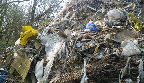 Nepovolená skládka.