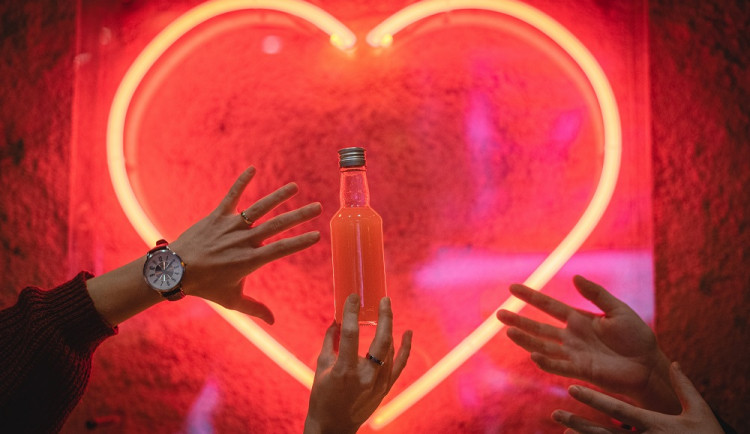 Brno se adaptuje na preventivní opatření. Oblíbený bar začíná rozvážet drinky až před dveře