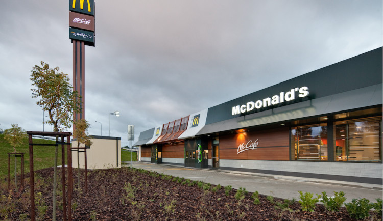 McDonald’s funguje i nadále, ale s omezením