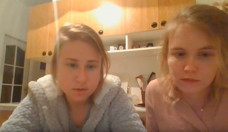 Doktorka mi řekla, že mám koronavirus. Podívejte se na výpověď dvou nakažených