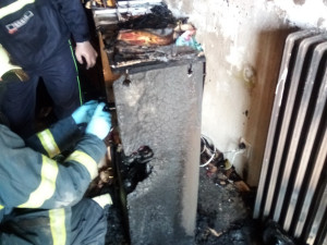 Hasiči museli kvůli požáru bytu evakuovat dvacet lidí. Nikdo naštěstí nebyl zraněn