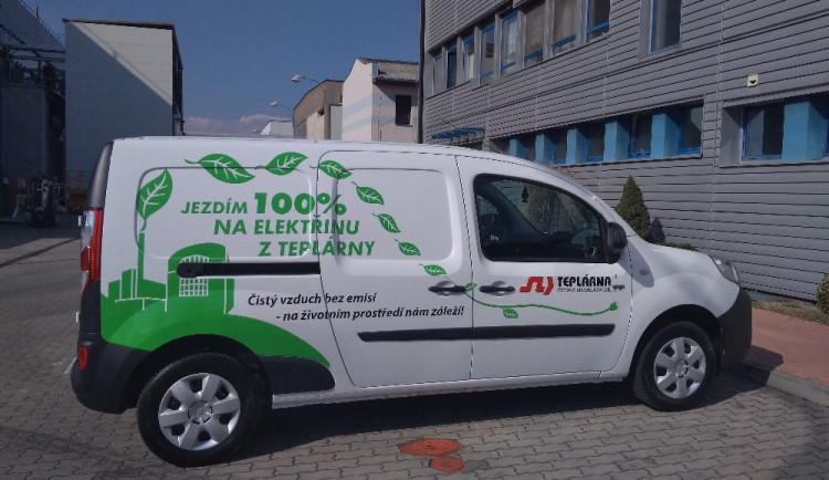 Pohotovostní četa teplárny vyzkouší elektrickou dodávku