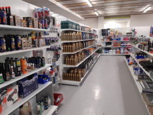 Improvizace obchodu s autodíly