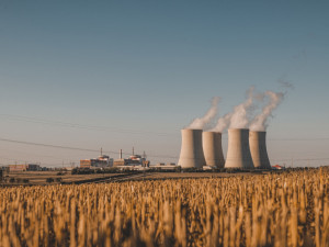 Jaderné elektrárny kvůli koronaviru snížily počet směn