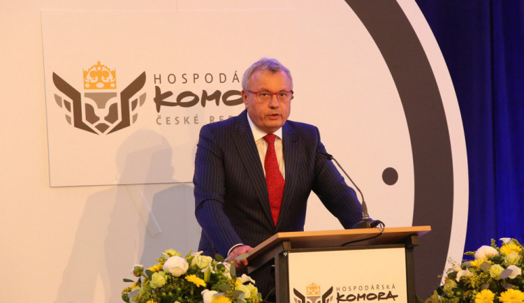 Jak podpořit živořící firmy? Placením DPH jen z proplacených faktur, navrhuje Hospodářská komora