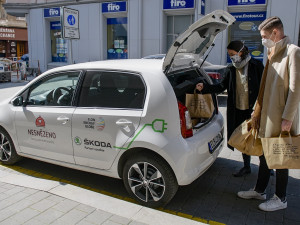 E.ON podpoří zdravotníky i hasiče v boji proti koronaviru. Jídlem zdarma