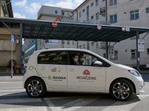 E.ON podpoří zdravotníky i hasiče v boji proti koronaviru. Jídlem zdarma