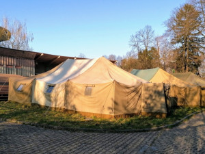 V Háječku postavili hasiči stany. Sloužit budou lidem bez domova