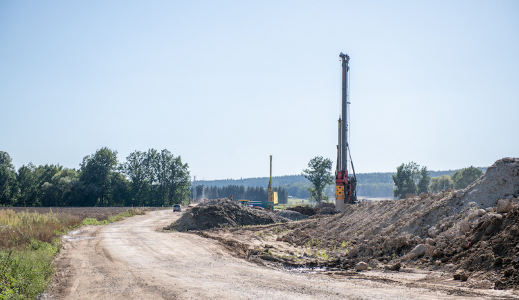 Obchvat Budějc bude podle ŘSD zprovozněn v roce 2023, o rok později než bylo v plánu