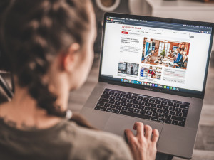 Nejdůležitější denní zprávy u tebe v mailu! Staň se Drbňákem a využij výhod registrace