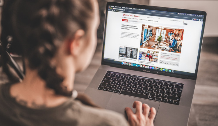 Nejdůležitější denní zprávy u tebe v mailu! Staň se Drbňákem a využij výhod registrace