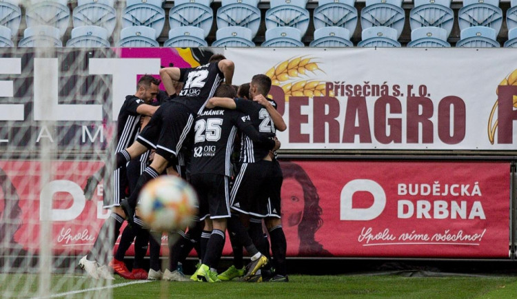 Vedení Dynama se s hráči a zaměstnanci dohodlo na snížení mezd