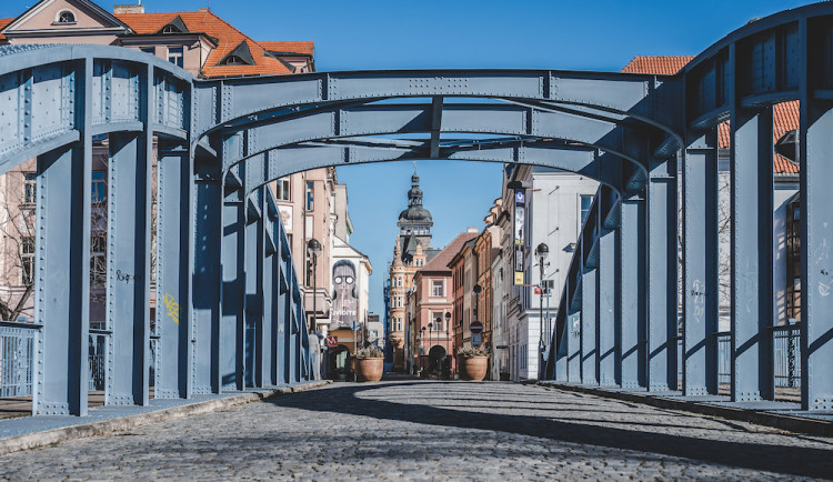 Město začne s čištěním ulic. Uklízet se bude jen v pracovní dny