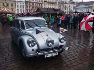 Na první expedici vyjížděli oba cestovatelé stylově v legendární Tatře Hanzelky a Zikmunda.