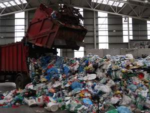 Svoz-výsyp-svozového-auta