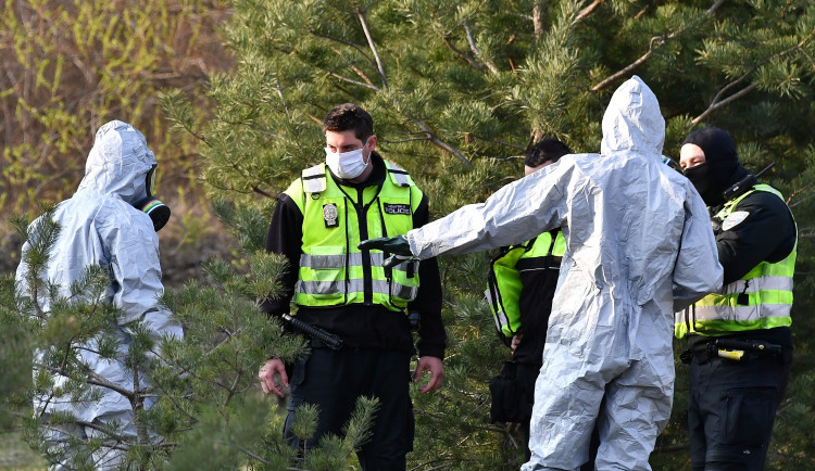 Kašlající žena v Brně poplivala cizího muže, protože jí nedal cigaretu