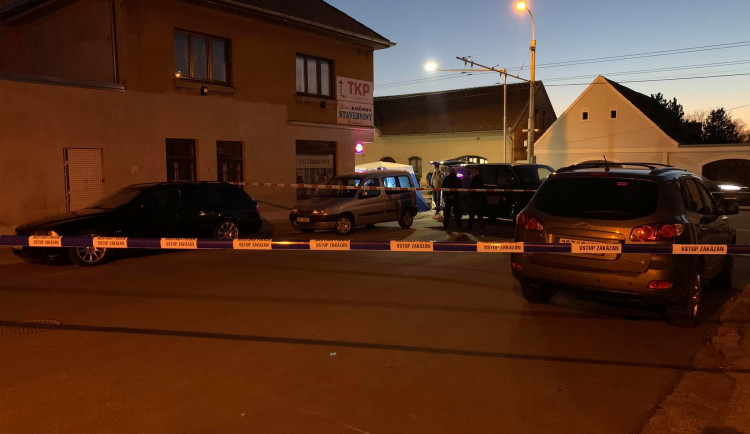 Muž na Lidické ničil majetek. Po příjezdu policistů zkolaboval a zemřel