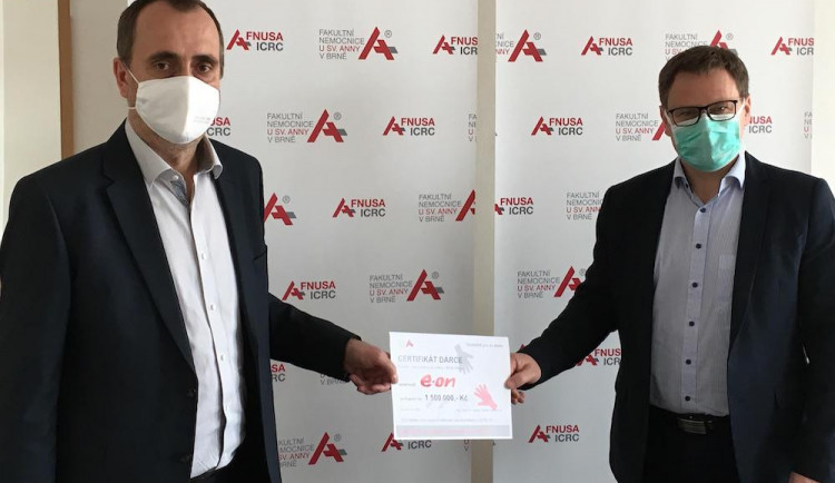 E.ON věnoval pět milionů korun nemocnicím na boj s koronavirem