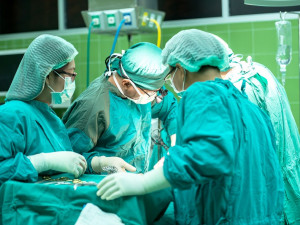 Traumacentrum českobudějovické nemocnice zaznamenalo během velikonočních svátků enormní nárůst úrazů