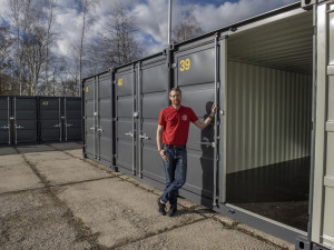 Pohled do skladového kontejneru Kremzow self-storage – samoobslužné sklady České Budějovice